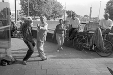 405877 Afbeelding van dansende daklozen tijdens een evenement op het Ledig Erf te Utrecht.